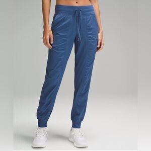 Lululemon Dance Studio Mid-Rise Jogger
Pitich blue